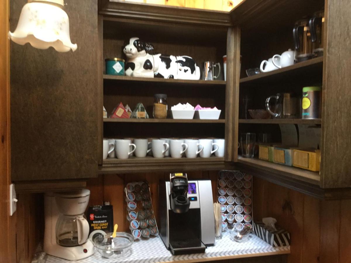 Marmora And Lake Inn And Victorian Diner 외부 사진